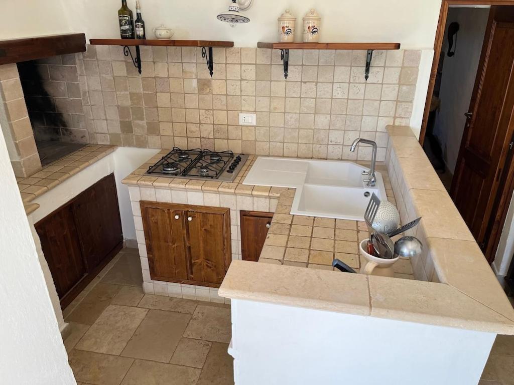 Casa Giuliveto - Charmantes Ferienhaus Mit Privatpool In Olivenhain Остуни Екстериор снимка